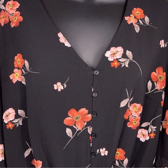 SMALL LUSH BLACK PINK FLORAL SHORT SLEEVE BLOUSE KNOT TIE ACCENT STRETCH  VNECK - Picture 3 of 12